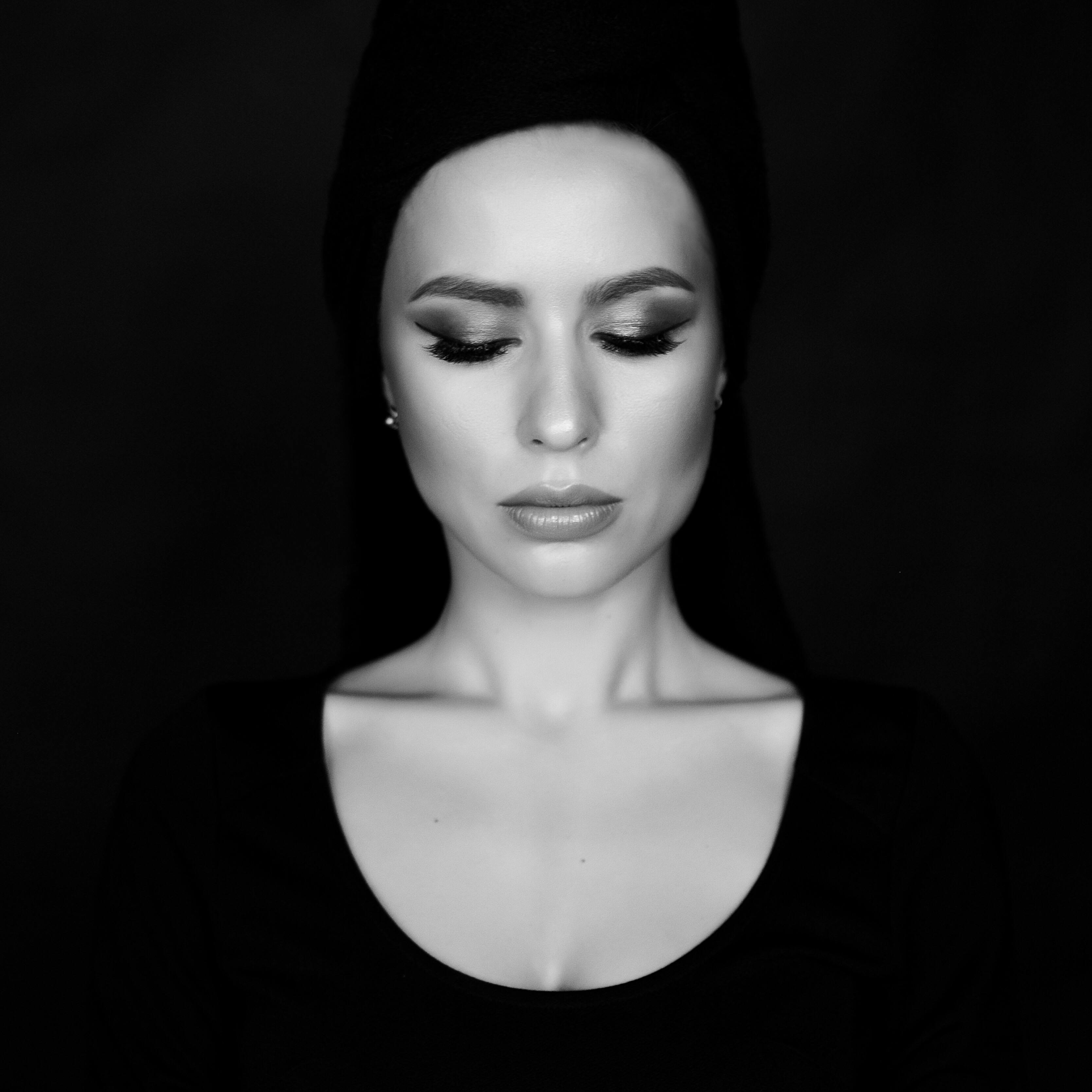 新片速递封面：偏复古电影质感的画面