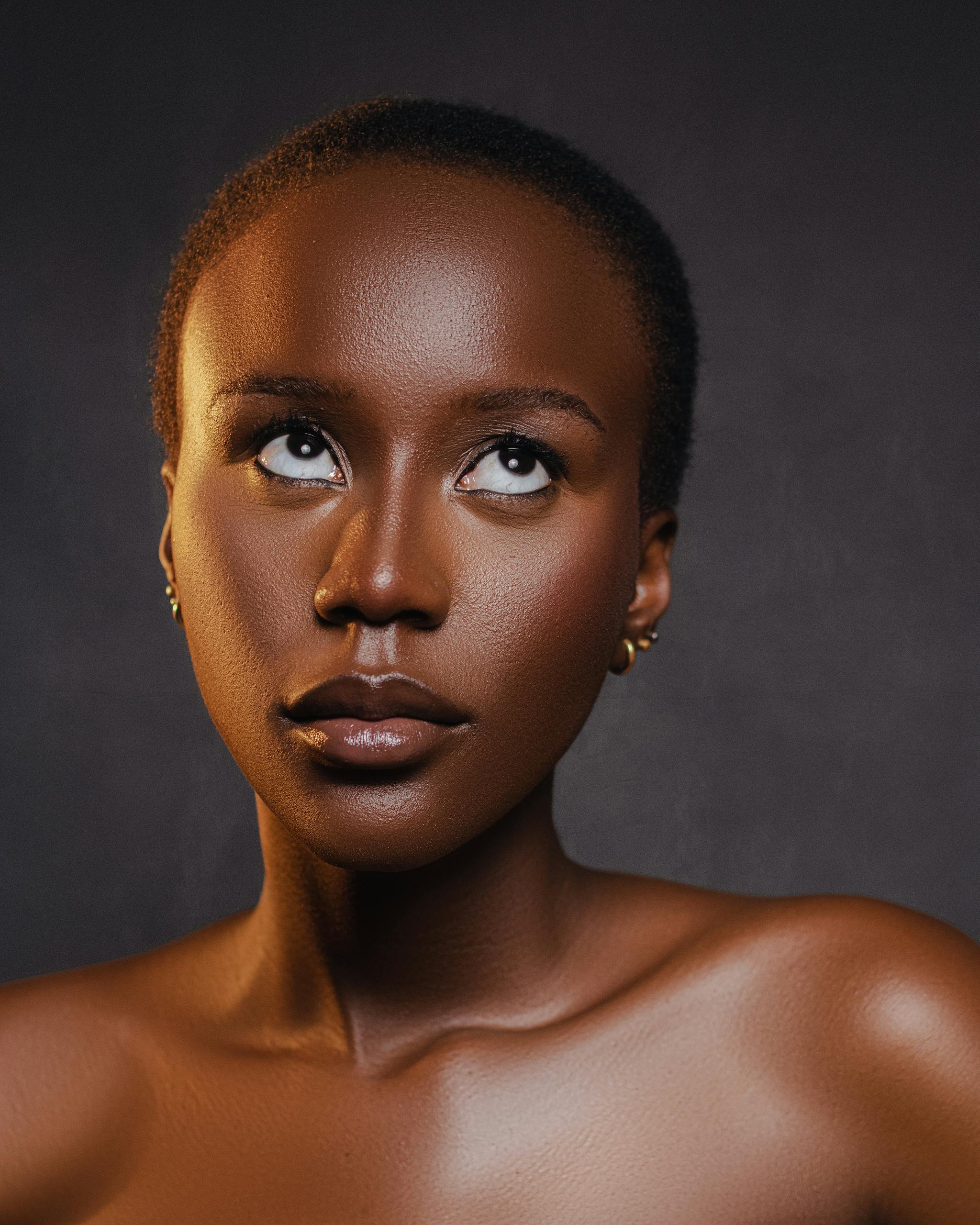 国产影视推荐封面：电影质感灯光场景