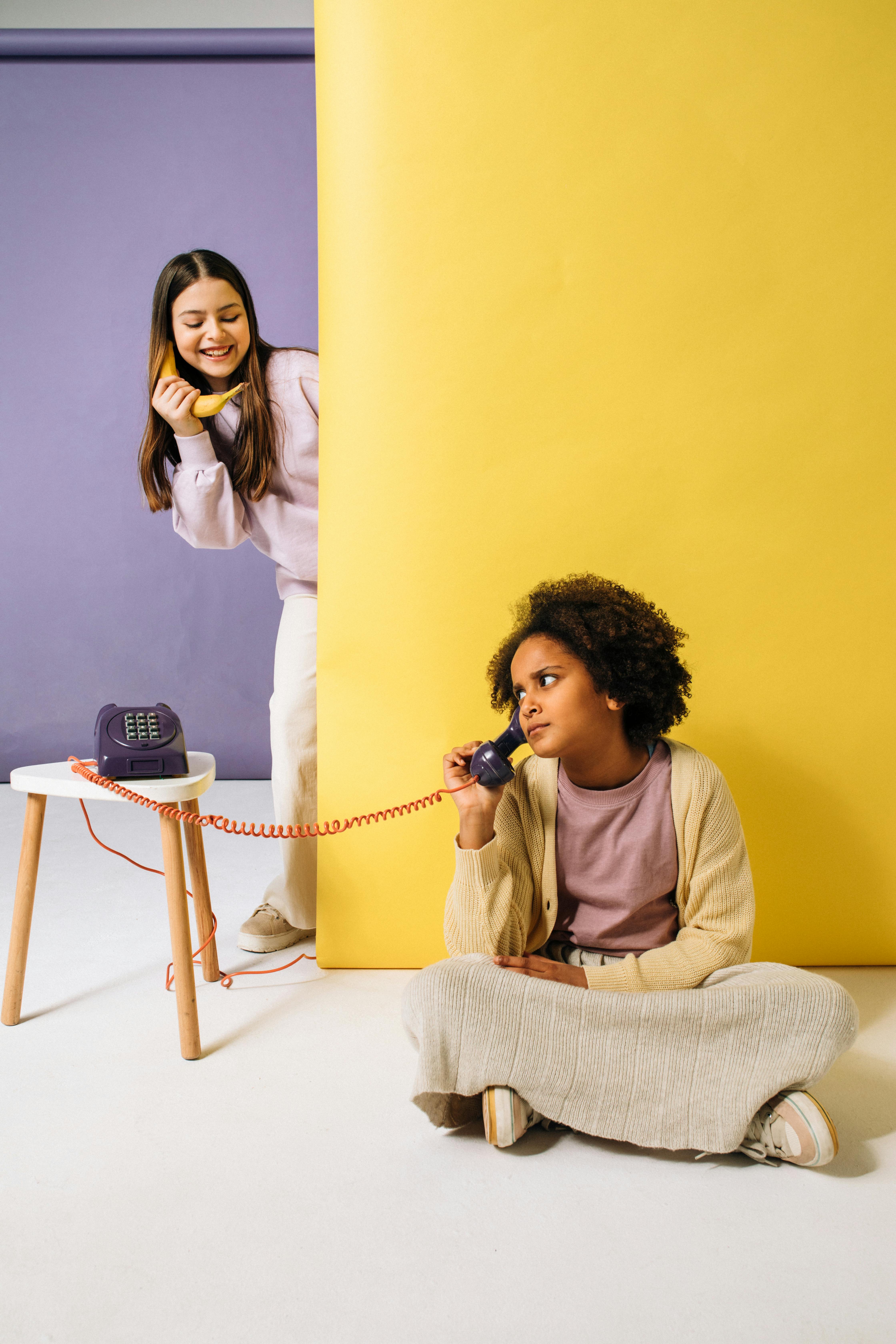 新片速递封面：明亮街景与节奏感场面